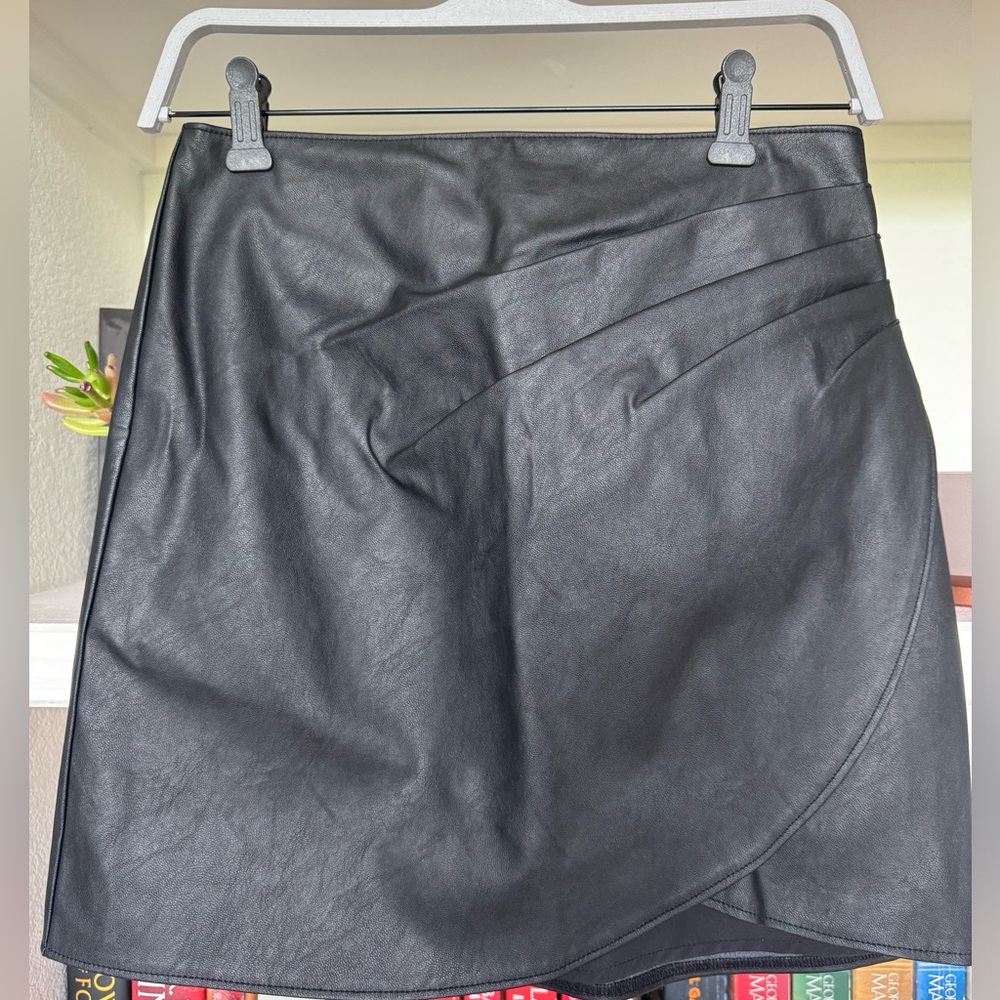 NWT A&F Black Vegan Leather Skirt Sz Small